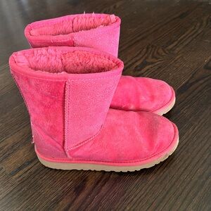 Hot pink size 5 UGGs, EUC!